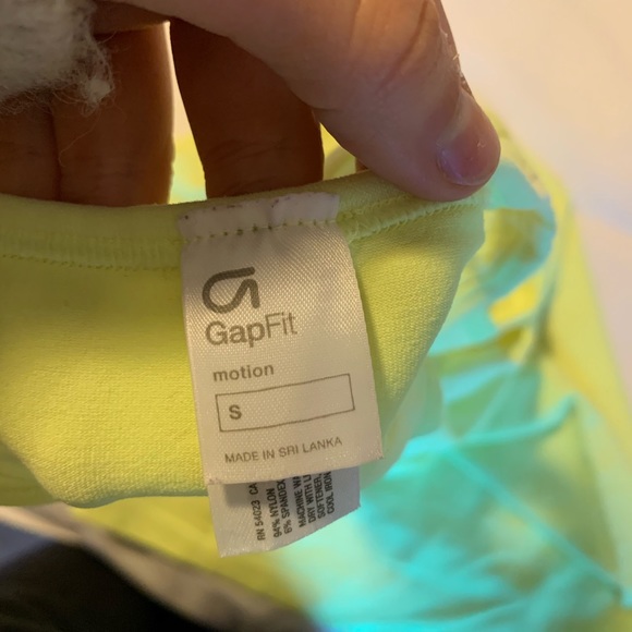 Gap Women’s Athletic Tank - Picture 5 of 5